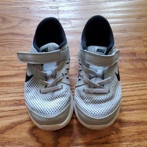 Nike kid shoes size 10